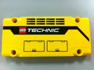 64782pb005R-3G Technic, Sierpaneel plat 5x11x1 TEKST: technic rechts geel gebruikt *4T087