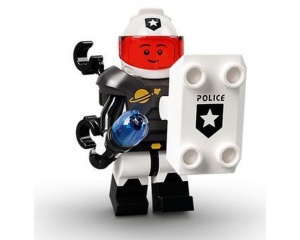col21-10 Space poltie met handboeien, schild en voetstuk NIEUW *0M0000