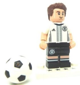 colfbd-15 Mario Götze (19) met voetbal NIEUW *0M0000