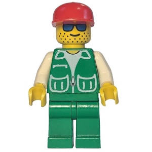 pck002G Groen jas twee grote zakken,groene benen, rode cap gebruikt *0M0000