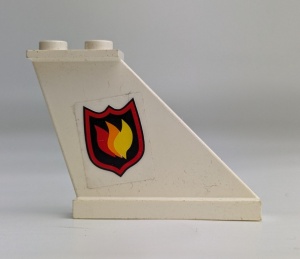 2340pb023R-1G Staart met brandweer logo RECHTS (sticker) wit gebruikt *1D041