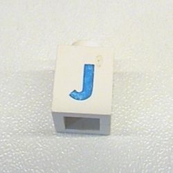 3005ptJb-1G Steen 1x1 met letter J dik wit gebruikt *5V01-13