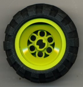 6580c01-34 Wiel 43.2 breedx28 dikke naaf middengroot met band 6579 lime gebruikt *5W000
