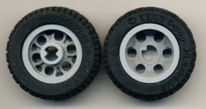 2994c01-86G Wiel 30.4x14 VR 6 gaten, met zwarte zachte autoband 30.4x14 VR (6578) grijs, licht (blauwachtig) gebruikt *5W000