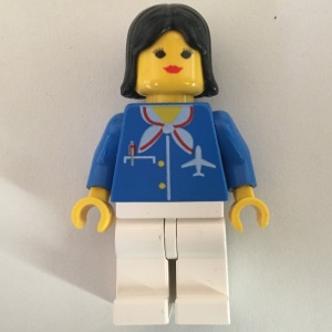 air010G Airport -Stewardess, blauw jasje met vliegtuig logo en sjaal, zwart haar gebruikt *0M0000