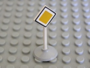 bb131pb01c01-1 Verkeersbord- klassiek Voorrangsweg dikke voet wit gebruikt *