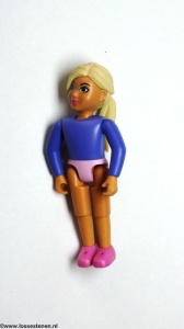 belvFem74G Belville meisje- Blond haar, paarse blouse, roze schoenen gebruikt *
