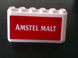 4176pb31-1G Ruit 2x6x2 Amstel Malt op rode achtergrond (Sticker) wit gebruikt *5S013