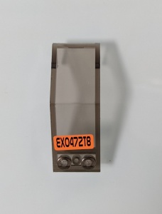 6070pb025-13G Ruit 5x2x 1 2/3 gebogen met 'EX0472T8' op oranje achtergrond (Sticker) transparant zwart gebruikt *5S011