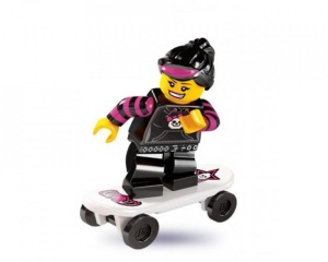 col06-12 Skater meisje met skateboard en voetstuk NIEUW *0M0000