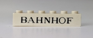 crssprt02pb57-1G Steen 1x6 ZONDER bodemtubes BAHNHOF dunne letters wit gebruikt *5V05-04