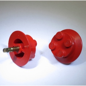 Wheel1b-G Treinwiel klassiek met 2x2 4 noppen en speciale as voor in motor rood gebruikt *