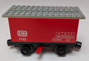 3443c02pb01-5G Batterijbox wagen, rode switch, lichtgrijs dak en 'DB 7722' patroon (Stickers) - Set 7722 (PAKKETPOST) rood gebruikt *