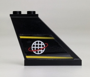 2340pb017R-11G Staart met Alpha team logo (sticker) rechts zwart gebruikt *1D041