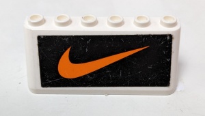 4176pb28-1G Ruit 2x6x2 NIKE Logo op zwarte achtergrond (Sticker) wit gebruikt *5S002