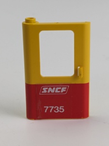 4181pb055-3G Trein, Deur 1x4x5 links half rood, half geel met 'SNCF 7735' (Sticker) geel gebruikt *1D0000