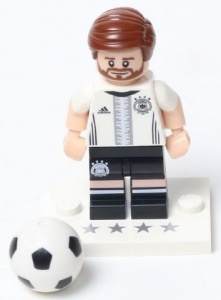 colfbd-6 Shkodran Mustafi (2) met voetbal NIEUW *0M0000