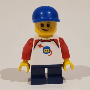 cty0662 Jongen met sproeten, space shirt en donkerblauwe benen NIEUW *0M0000