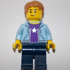hol084 Jongen, lichtblauwe hoodie en donkerblauwe benen NIEUW *0M0000