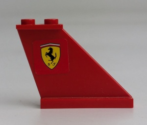 2340pb046R-5G Staart met Ferrari logo RECHTS (sticker) rood gebruikt 1D041