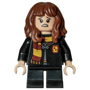 hp208 HP Hermoine Granger, Hogwarts Robe Clas[ped with Gryffindor Shield NIEUW *0M0000