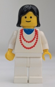 ncklc006G Vrouw met rode ketting en zwart haar gebruikt *0M0000