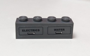 3010pb052L-85G Steen 1x4 ELECTRICS en WATER (Sticker) grijs, donker (blauwachtig) gebruikt *5V04-20