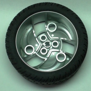 32197c01-67 Wiel 81.6x34 ZR Three Spoke Swirl, met Black Tire 81.6x34 ZR dun Sporty Tread (32197 / 32196) zilver, metallic NIEUW *5W000