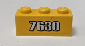 3622pb028-3G Steen 1x3 nummer 7630 (Sticker) geel gebruikt *5V03-03