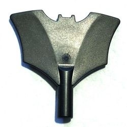 37720d-77 Wapen Batarang met paal onderop grijs, donkerparel NIEUW *1R0000