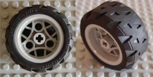 44292c01-86G Wiel 30.4mmx20mm met 3 pingaten en zwarte truckband 43.2x22 H (44292/44308) grijs, licht (blauwachtig) gebruikt *5W000