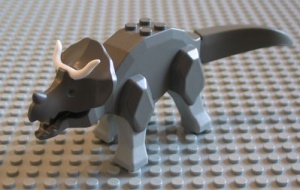 tricera02-10 Triceratops met witte hoorns (PAKKETZENDING) donker, grijs (klassiek) NIEUW *