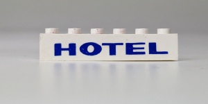 crssprt02pb26-1G Steen 1x6 ZONDER bodemtubes HOTEL dikke, blauwe letters wit gebruikt *5V05-03