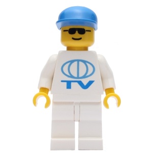 ext011G Extreme Team - Man met shirt met TV logo, witte benen en blauwe pet gebruikt *0M0000