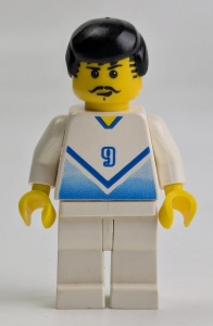 soc083G Voetballer witte/blauw Player met shirt #9 gebruikt *0M0000