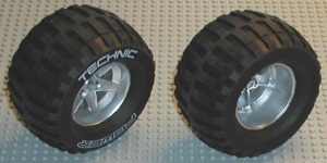 22969c02-67G Wiel 62x46mm Technic Racing groot met band Technic Power Puller met witte opdruk 'TECHNIC POWER' (PAKKETPOST) zilver, metallic gebruikt *