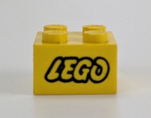 3003pb001-3G Steen 2x2 LEGO open O en zwarte omlijning geel gebruikt *5V10-03