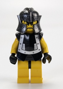 cas298G Knights Kingdom II- Dracus gele benen, zwart harnas met zilveren motief gebruikt *0M0000
