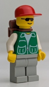 trn029G Groene jas met twee grote zakken - Gray benen, rode Cap gebruikt *0M0000