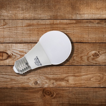 BEC LED E27 LUMINA CALDA 5W 3000K A60 21379 LOHUIS