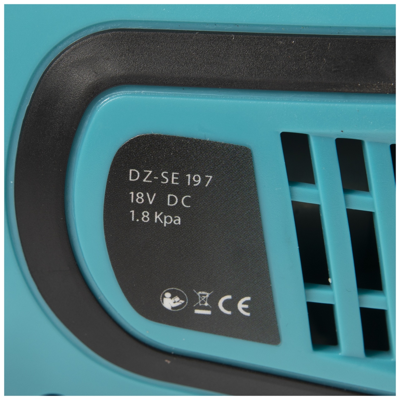 Aspirator portabil 600ml 18V cu extensie si perie [4]