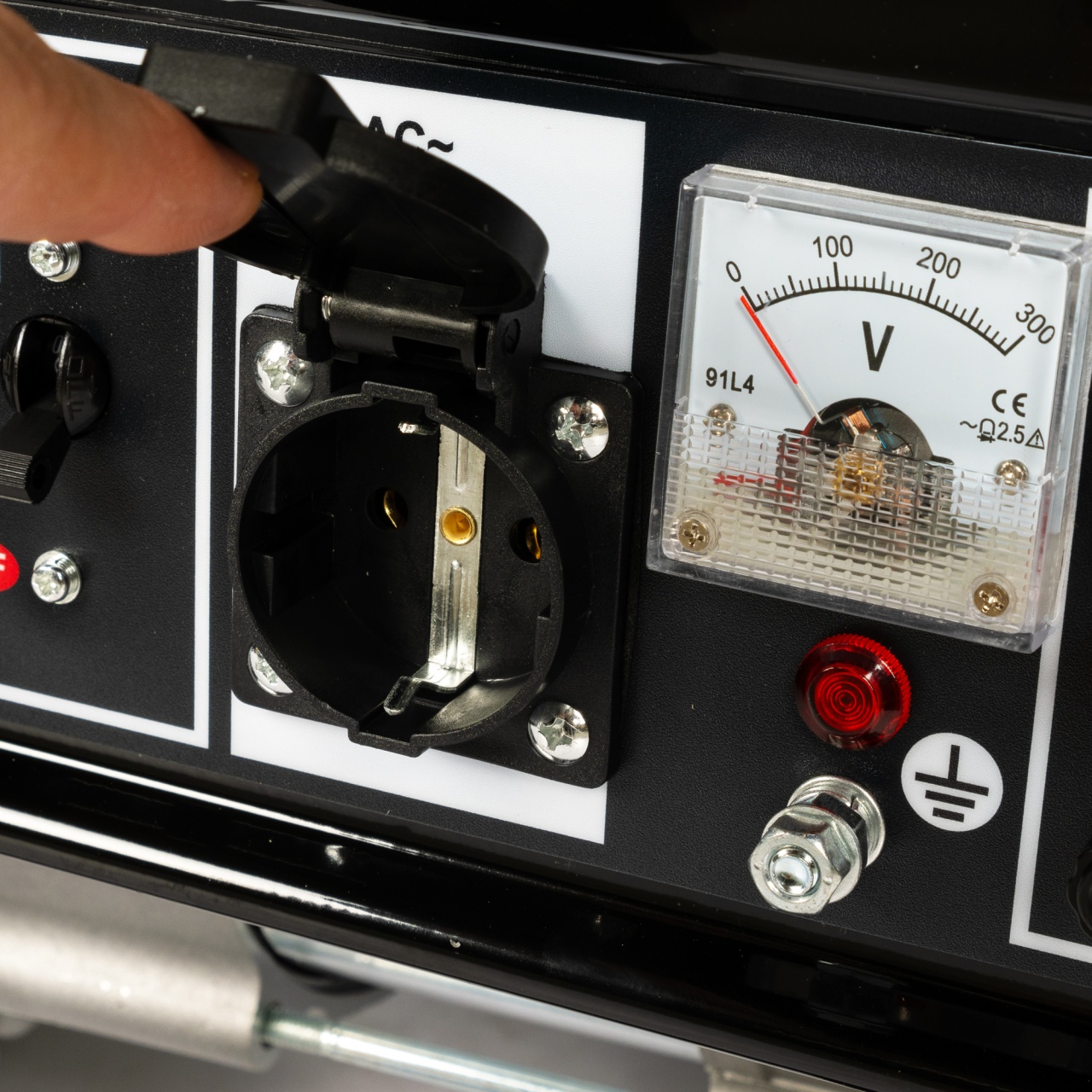 Generator Micul Fermier, 2.8KW, cu pornire manuala, motor benzina 4T, doua prize 230V, rezervor combustibil 15L [20]