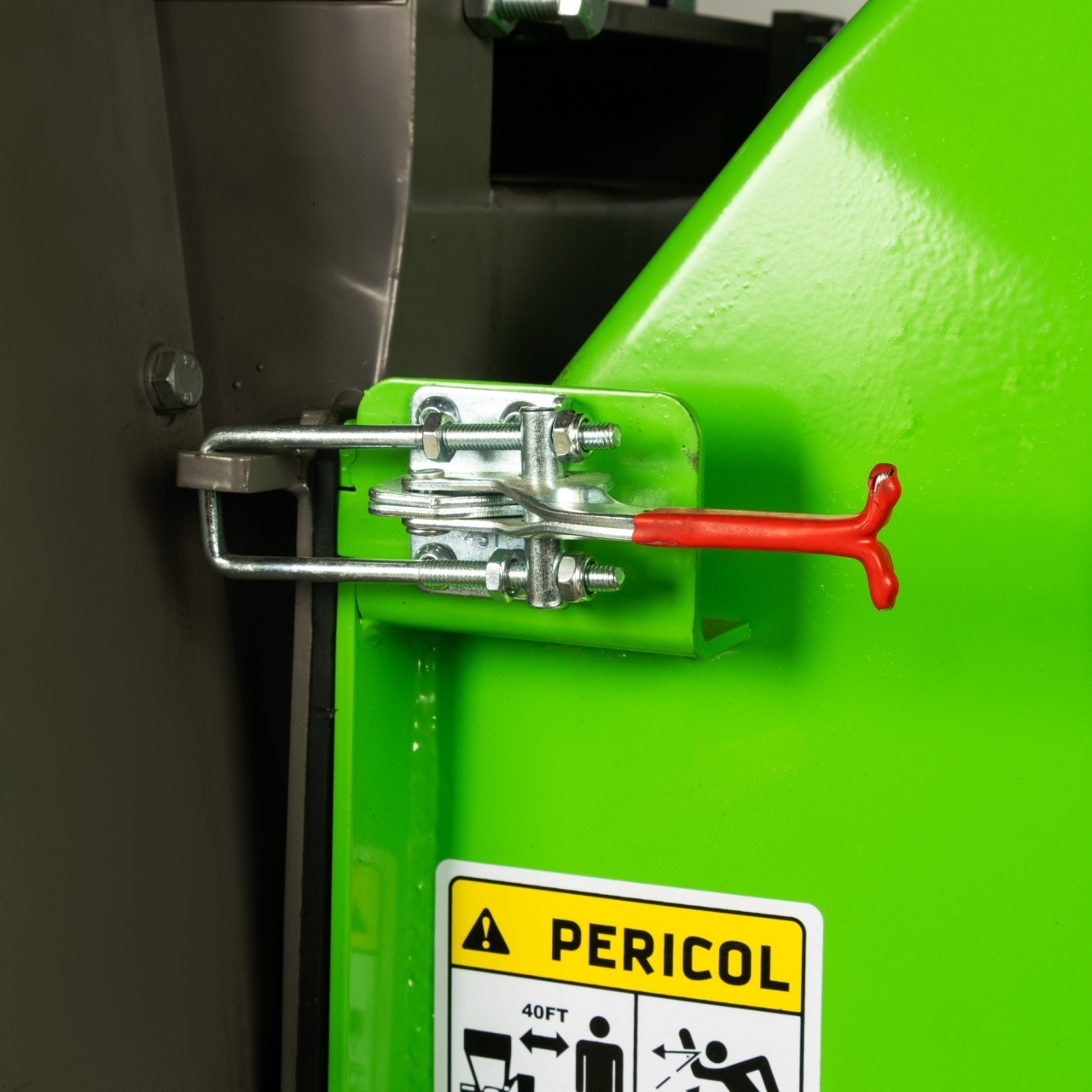 Tocator de crengi Micul Fermier, motor benzina 15 CP, cu carlig de remorcare, 150 mm diametru maxim de taiere, pentru rumegus [6]