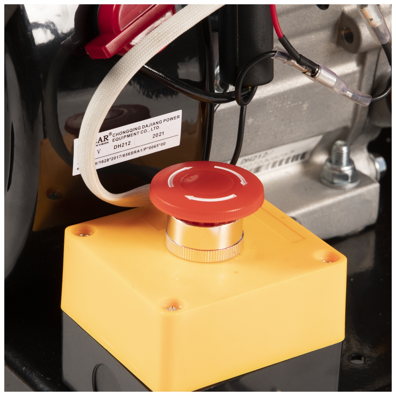 Tocator pentru crengi si vita de vie Micul Fermier, Ø60mm, motor benzina 7CP pentru rumegus [12]