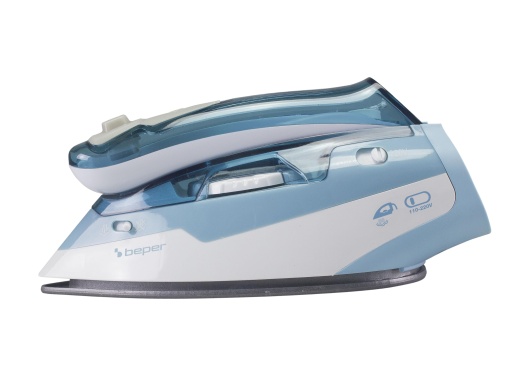 BEPER P204FER200 Fier de calcat cu tensiune dubla, capacitate rezervor 80ml, 1100W, placa antiaderenta, maner pliabil, ideal pentru calatorii
