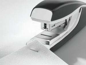 Aparat de capsat metalic Leitz NeXXt 40 coli, design ergonomic, negru - Img 3