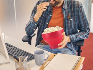 Aparat pentru popcorn Beper C106CAS002, 2.5 litri, silicon BPA-free, rosu - Img 7