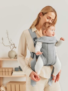BabyBjorn Marsupiu Mini, 3D-Jersey, Gri Deschis - Img 3
