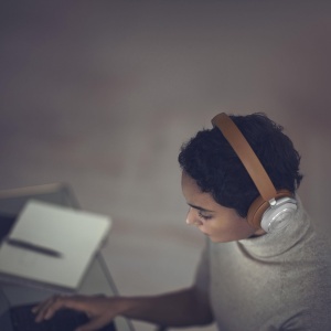 Bang Olufsen Beoplay HX - Casti over-ear wireless Bluetooth premium cu anulare activa a zgomotului 6 microfoane durata de viata a bateriei de pana la  - Img 6
