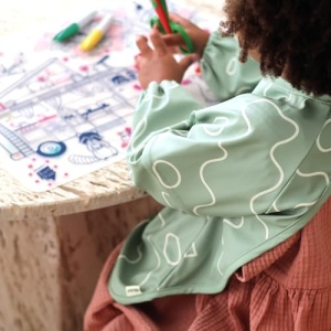 BEABA, Baveta pentru bebelusi, Salopeta pentru bebelusi, Baveta pentru mama, Impermeabila, Salopeta elastica, Salopeta cu maneca lunga, Maneci detasabile, Geanta de prindere, Usor de curatat, Evoluabil, Verde salvie - Img 4